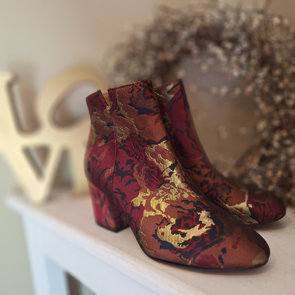 🥰NEW Franco Sarto Olympia tapestry textured floral block heel boot 7.5 - Picture 3 of 15
